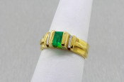 14k emerald and baguette diamond ring