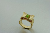 18k bow ring with peridot oval