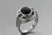 14k white gold and onyx ring