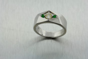 14k white gold diamond and peridot inlay men's ring